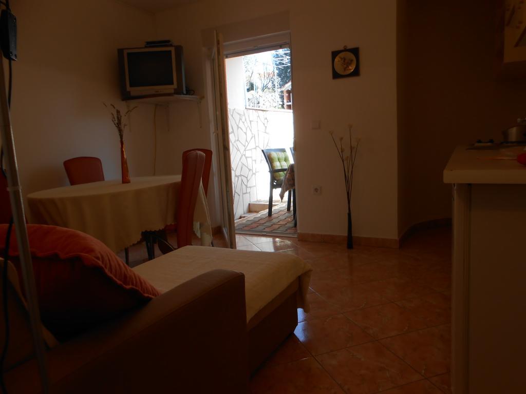 Apartments Luvi Трогир Стая снимка