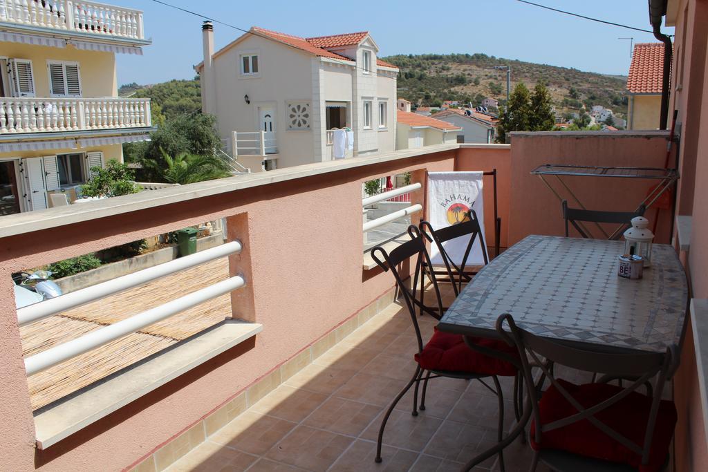 Apartments Luvi Трогир Екстериор снимка