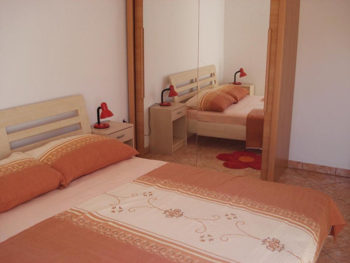 Apartments Luvi Трогир Стая снимка