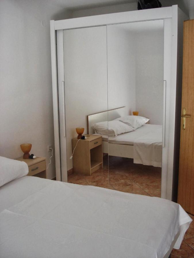 Apartments Luvi Трогир Стая снимка